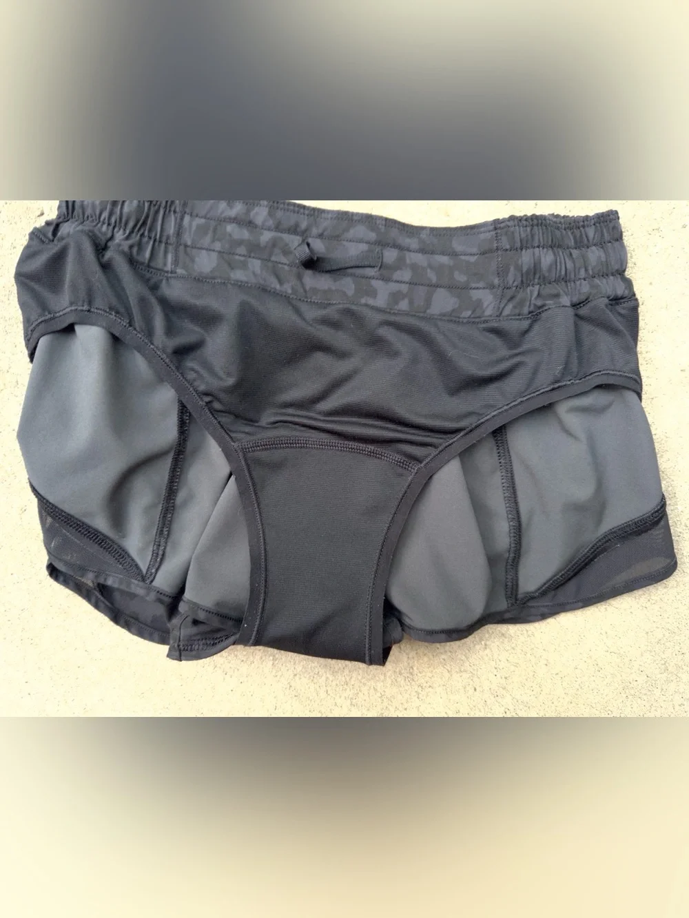 Lululemon Hotty Hot High-Rise Lined Short 2.5
